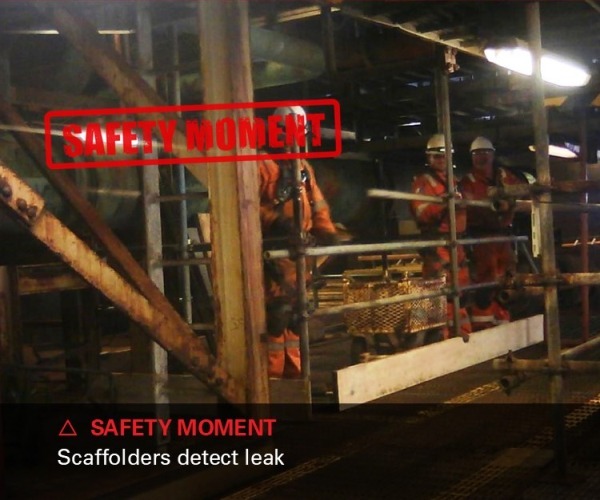 Image of Safety moment scaffolders 600x500