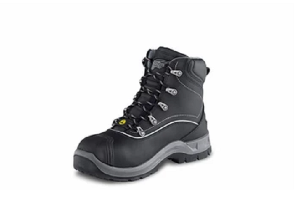 Communication-is-key-to-make-the-most-of-female-fit-PPE-offshore.PNG