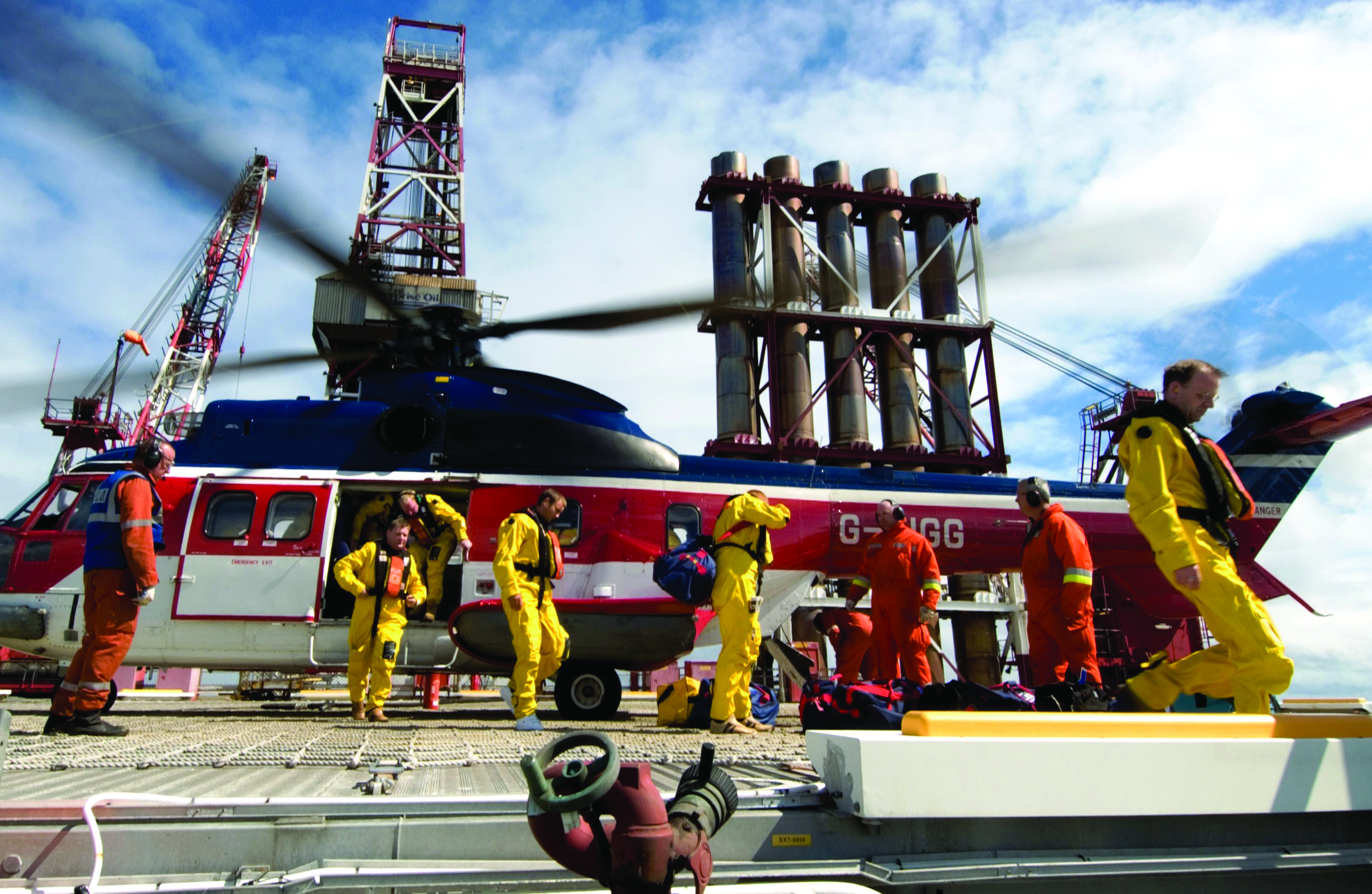 https://scis-assets.lon1.digitaloceanspaces.com/images/stock-images/helicopter-men.jpg